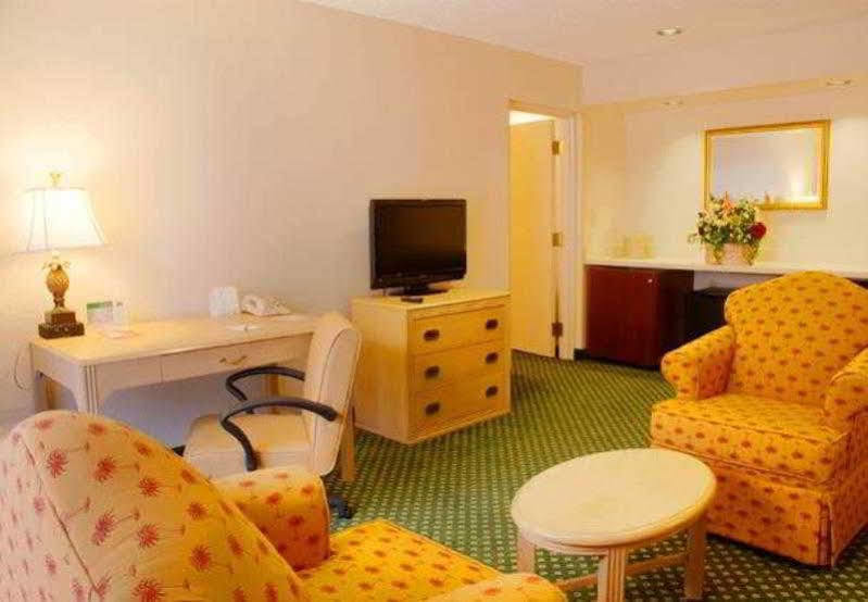 Courtyard By Marriott Fort Lauderdale קורל ספרינגס מראה חיצוני תמונה