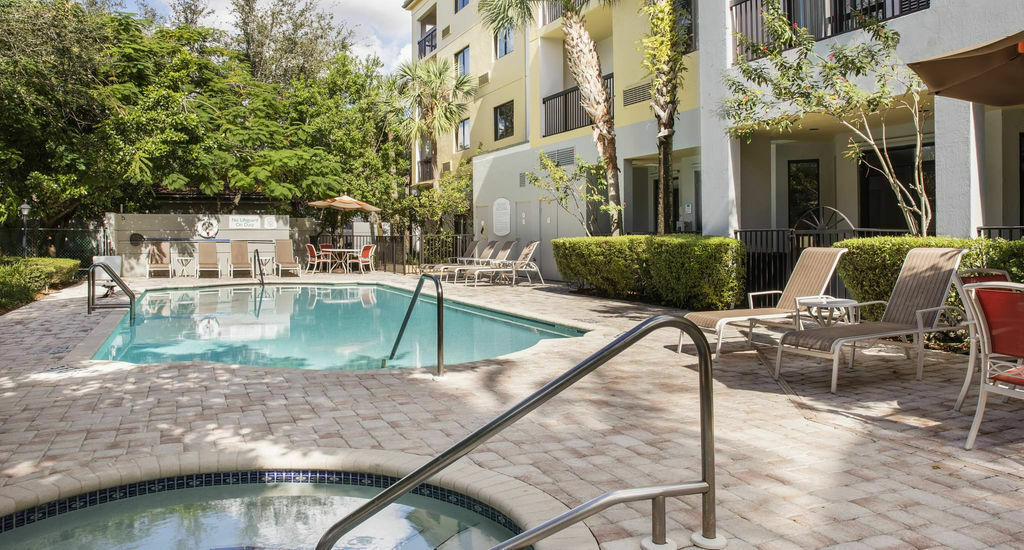 Courtyard By Marriott Fort Lauderdale קורל ספרינגס מראה חיצוני תמונה
